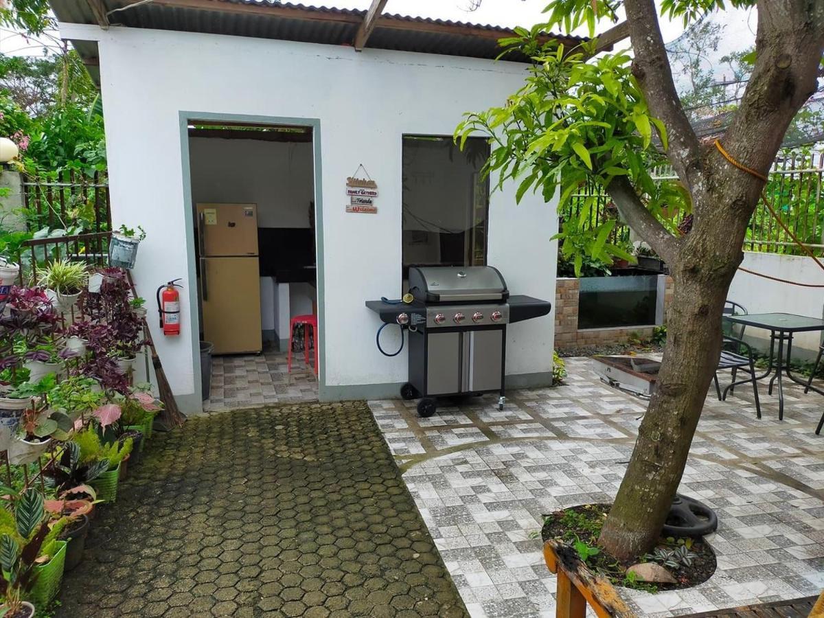 Yoo Darius' Residences Moalboal Esterno foto