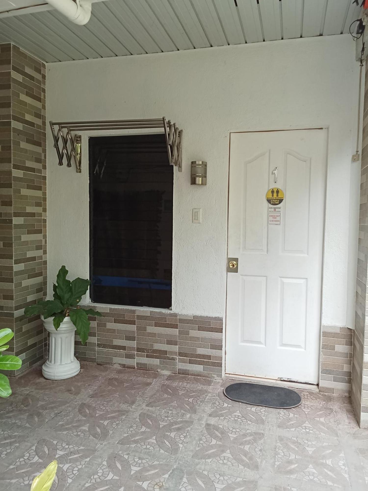 Yoo Darius' Residences Moalboal Esterno foto