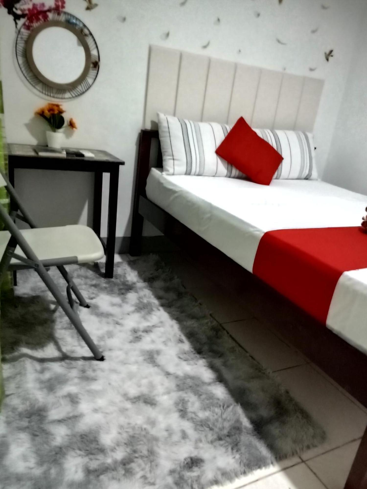 Yoo Darius' Residences Moalboal Esterno foto