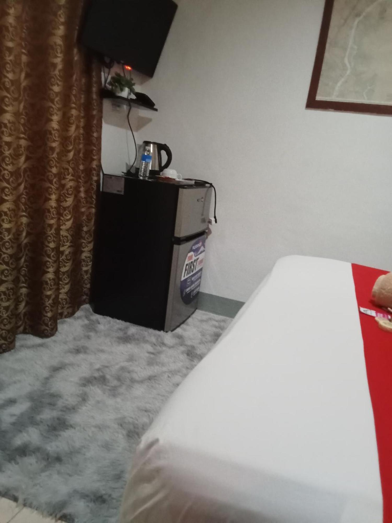 Yoo Darius' Residences Moalboal Esterno foto
